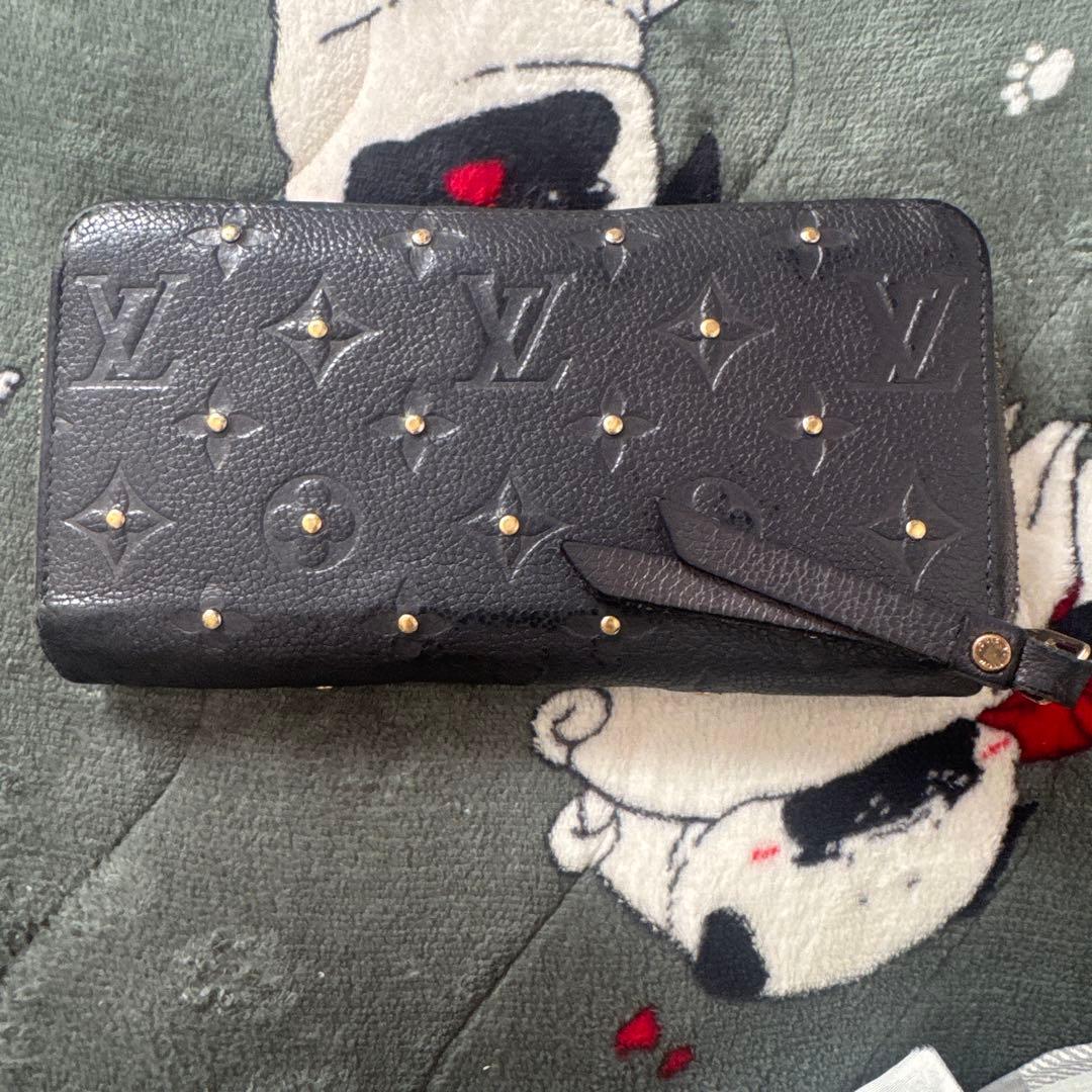 ルイ・ヴィトン スタッズ付き長財布 黒