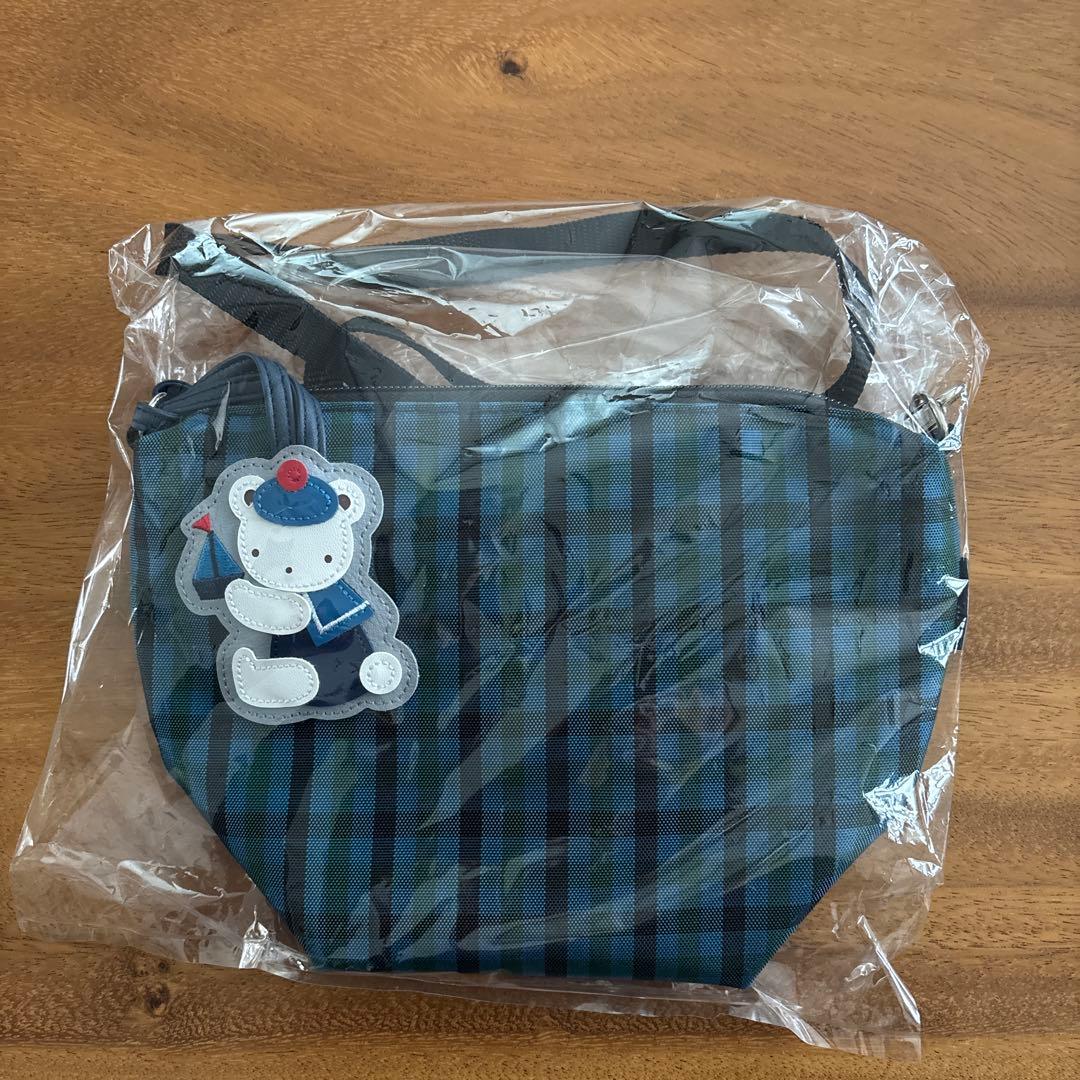 新品　familiar ファミリア 舟形ポシェット