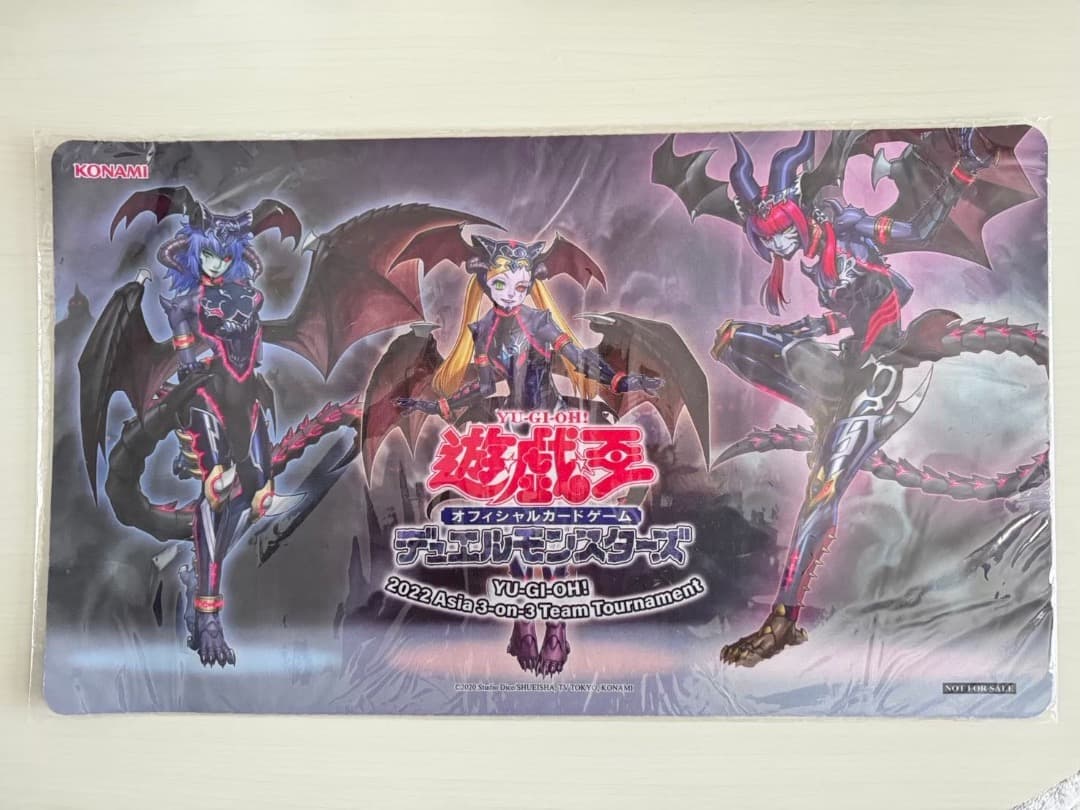 【未開封】遊戯王 公式 3対3大会 2022 悪魔嬢 プレイマット アジア限定 遊戯王 公式 CHAMPIONSHIP 2022 アラメシアの儀 プレイマット – トレカ