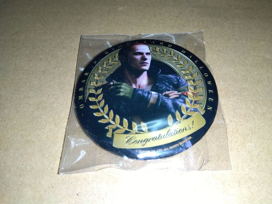 バイオハザード　ジェイク　缶バッジ　ＣＡＰＣＯＭ バイオハザード」シリーズ30周年を記念してカプコンストアに「絶望的に