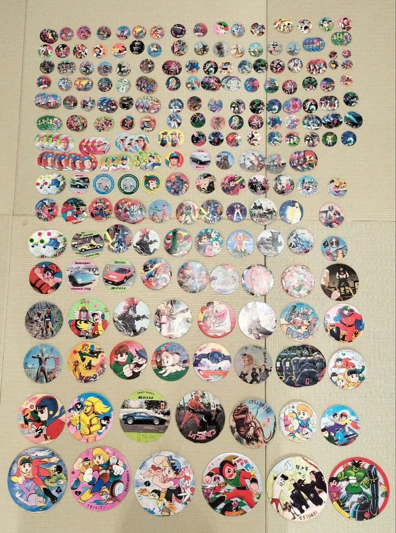 【約250個】昭和　レトロ　アニメ、特撮キャラクター メンコ　まとめ売り