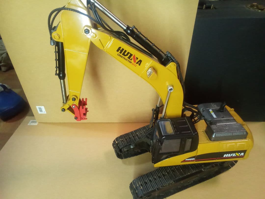 ラジコン　油圧　ショベルカー　Huina 1580　アタッチメント多数　 ユンボ