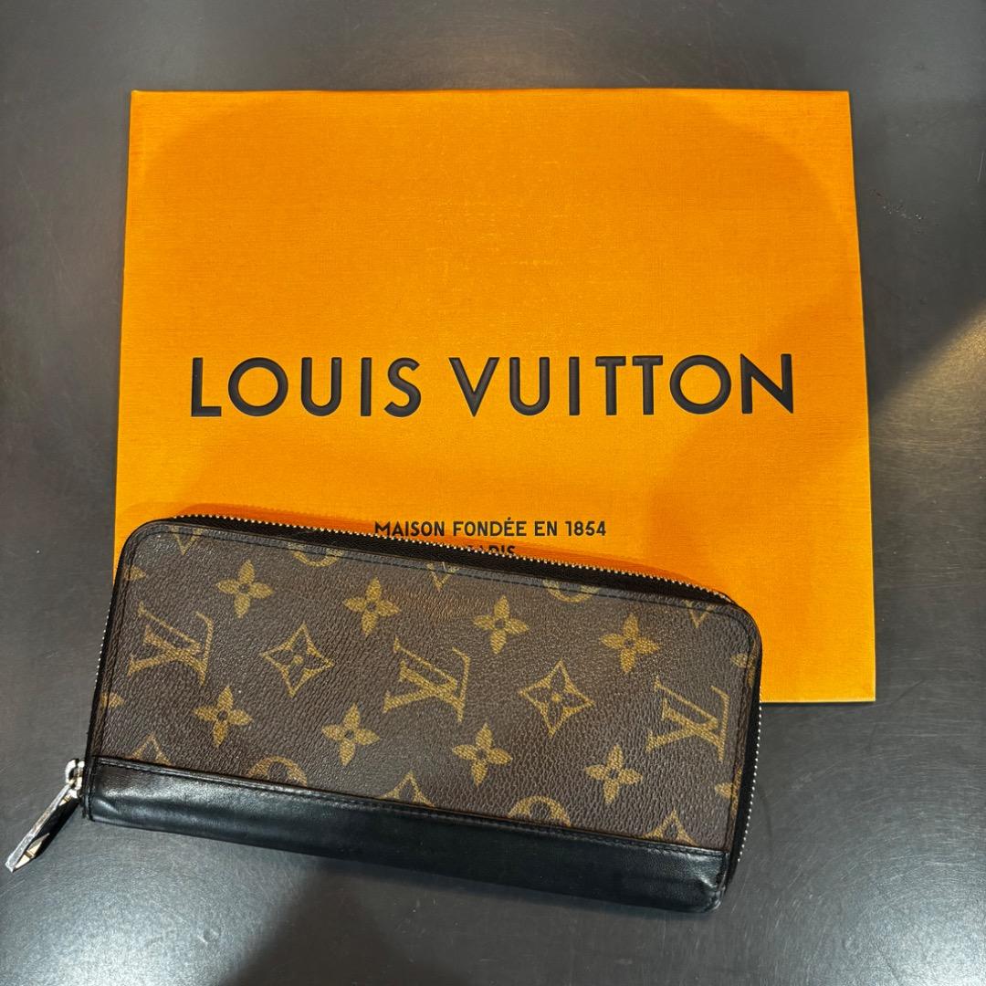 LOUIS VUITTON モノグラムマカサージッピーウォレット ヴェルティカル
