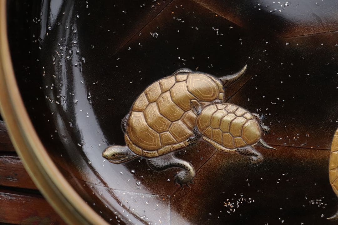 茶道具 古い食籠 雪輪に梅 亀 金蒔絵 闇蒔絵 木製 菓子器 梨子地 漆器