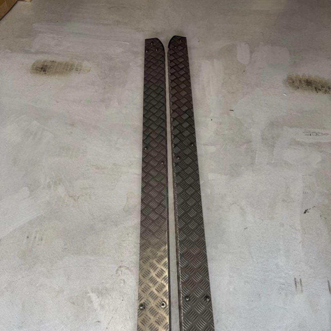 リミテッドチトセ　ハイラックス　アルミ製サイドステップ