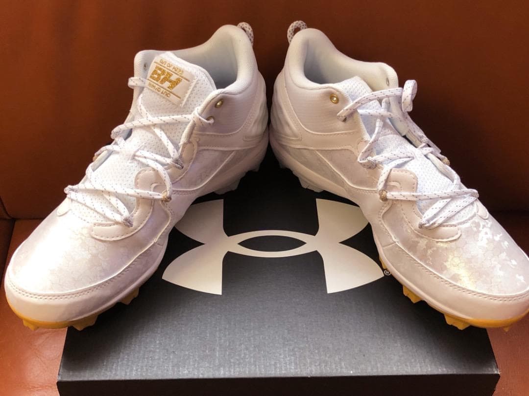 ハ*ン様 新品2025年USA国内限定アンダーアーマー野球ハーパー8Mid Rm