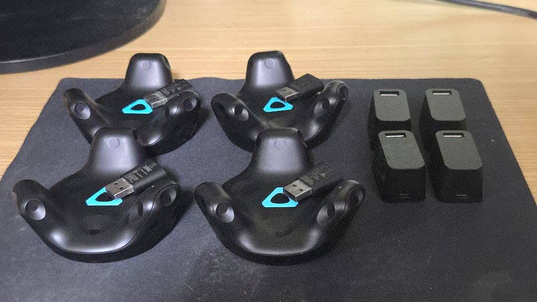 VIVEトラッカー2018 4個セット Amazon.co.jp: HTC VRヘッドセット アクセサリー VIVE トラッカー