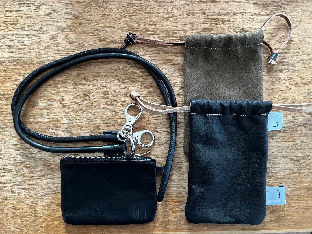 DECI レザーストラップブラック レザー ケース ovy