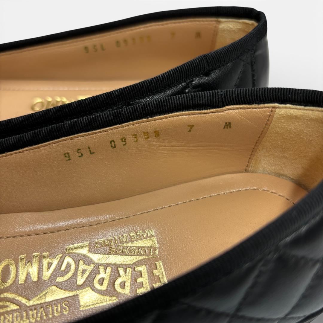 美品 フェラガモ キルティングパンプス ヴァラリボン Rufina 黒 7 24の