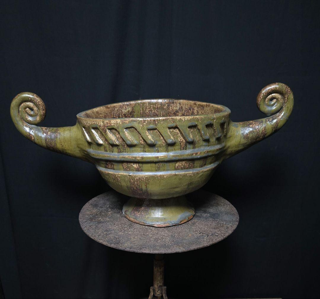 和か洋か修復痕あり存在感抜群のスペシャル陶器オブジェ　緑色の巻き貝型ボウル