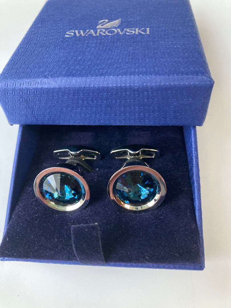 すき透る輝き！Swarovski 青いクリスタル カフスボタン