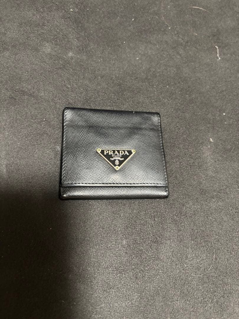 PRADA ブラック サフィアーノレザー ケース PRADA】サフィアーノレザー iPhone 15 / 15 Pro用 カバー (PRADA