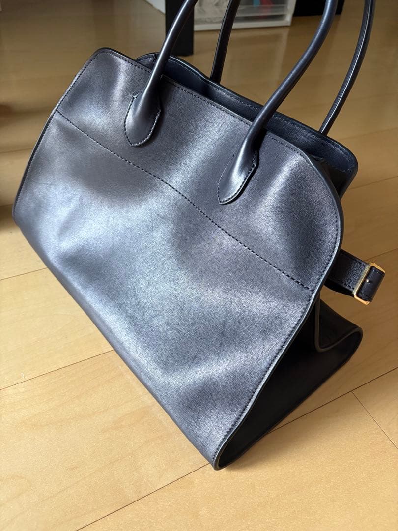 美品 the row マルゴー15 サドルレザー 黒 - メルカリ