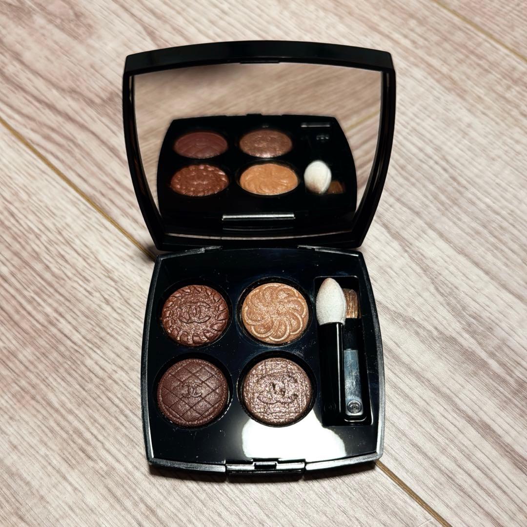 CHANELレキャトル オンブル ブトン 219 ブトンクチュール