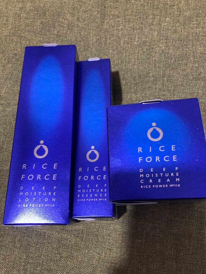 新品　ライスフォース　ディープモイスチュアセット　ミニエッセンス　美白セット付き