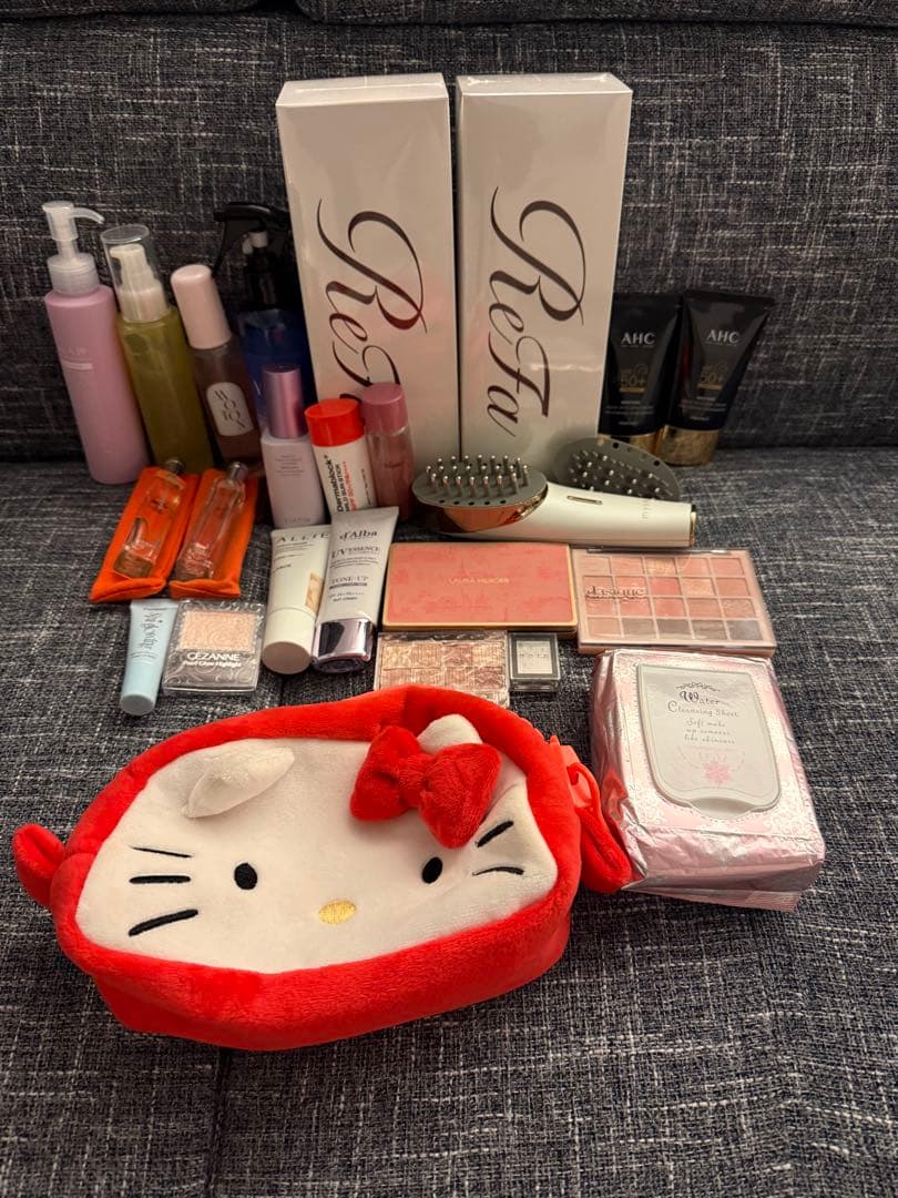 エルメス　香水　ローラメルシエ　アイシャドウパレット 他ハローキティ　ポーチ