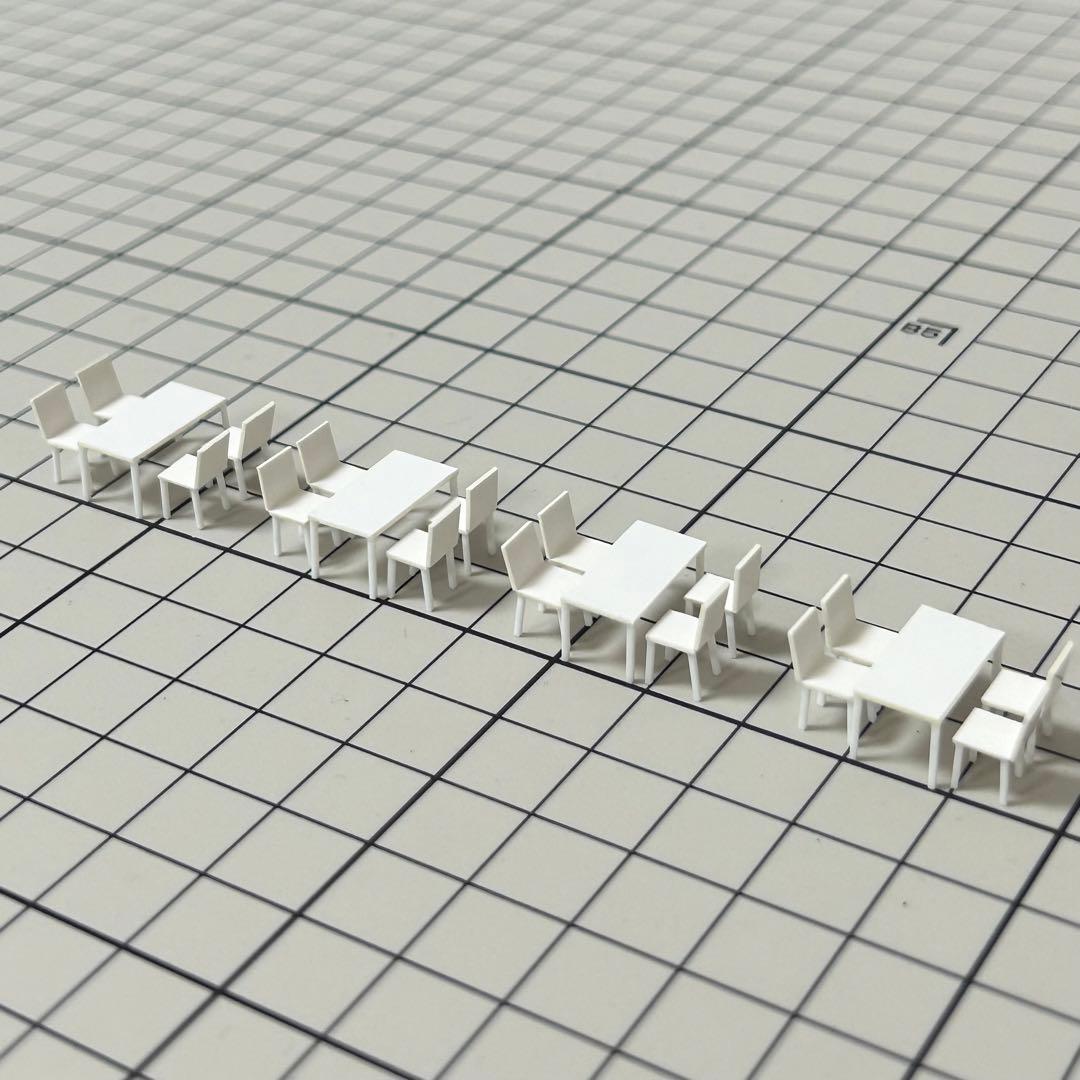 四人掛けテーブル×8卓 +椅子×32脚】 白模型 建築模型用添景 1:100