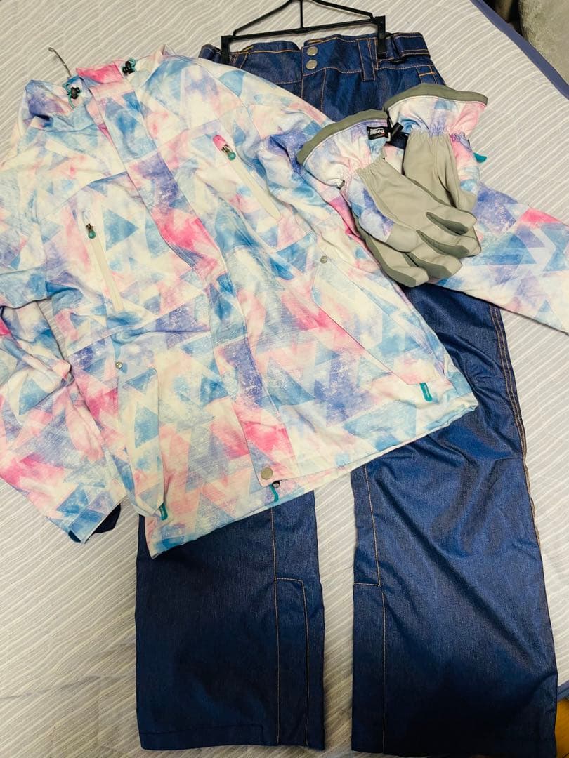 【美品】スキーウェア・スノーボードウェア　上下セット　グローブセット LEISURE SPORT スキーウェア スノーボードウェア レディース 上下