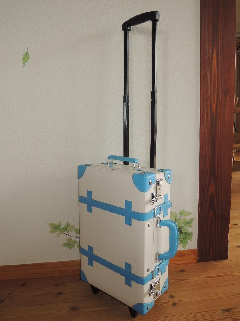 ドラえもんキャリーケース ドラえもんの大人可愛いスーツケース登場！2〜3日旅行ならこれで