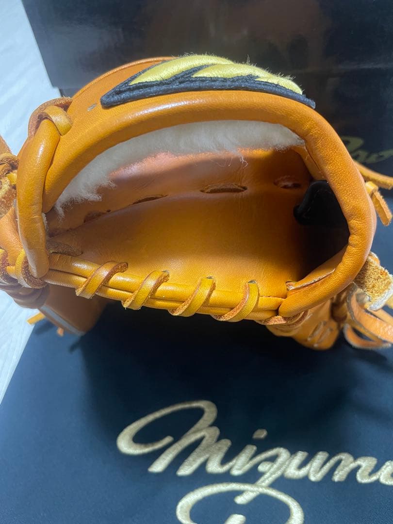 超激レア ミズノ直営店約30個限定復刻ミズノプロビッグM荒木モデル