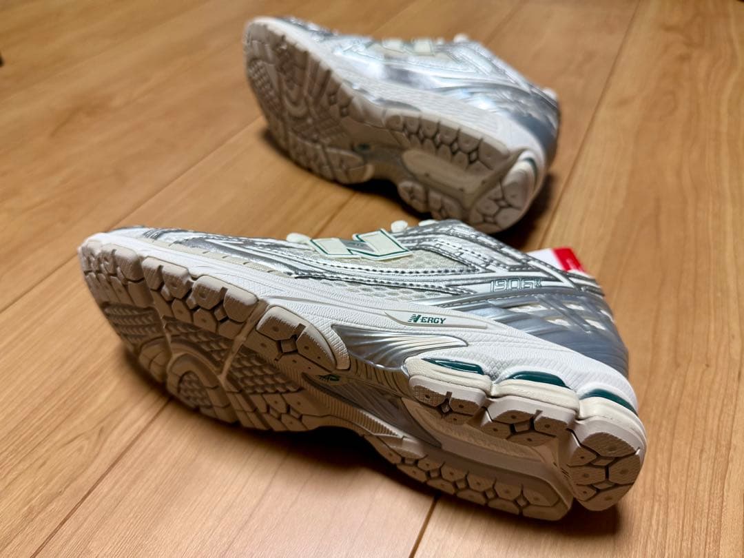 《最終値下げ》新品、未使用 New Balance M1906REE 26㎝