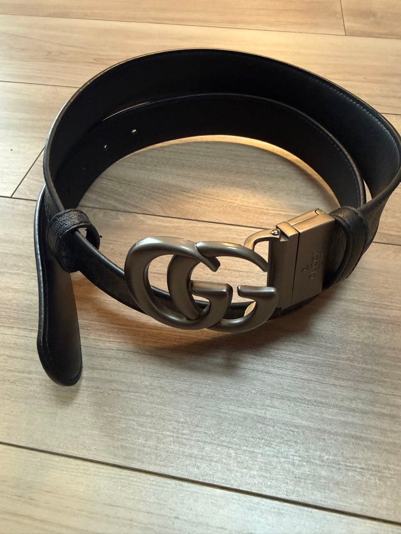 GUCCI レザー ベルト GGロゴ
