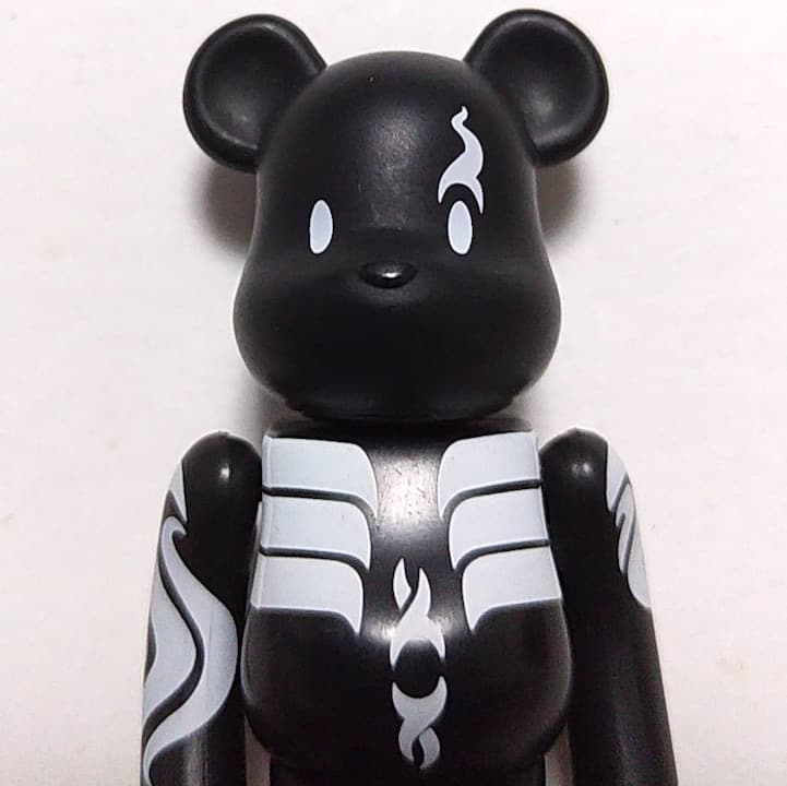 ★カネコアツシ トライバルタトゥー GABBAベアブリック キューブリック 刺青 トライバルタトゥー キューピー 刺青 - メルカリ