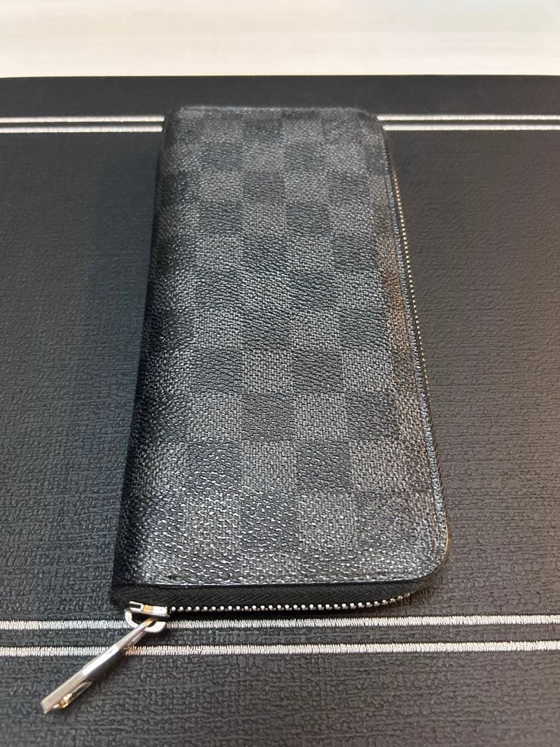 ま*き様 Louis Vuittonダミエ・グラフィットジッピーウォレット ヴェ