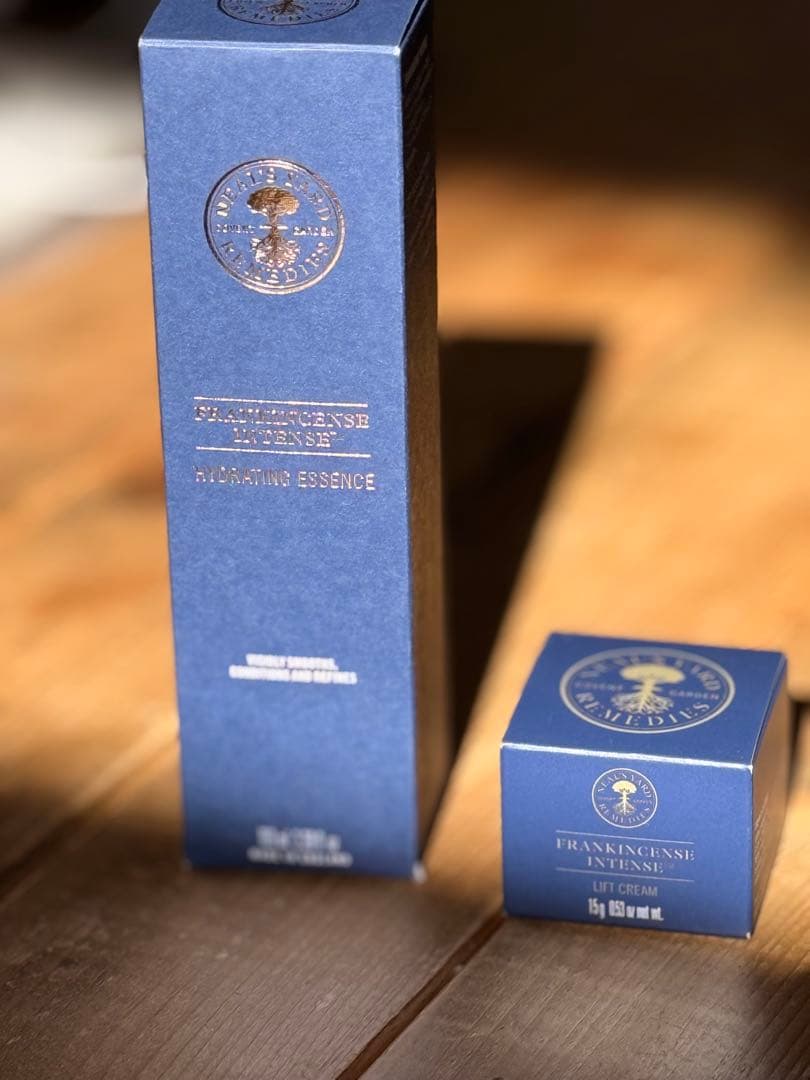 ニールズヤード　フランキンセンス インテンス エッセンス &リフトクリーム