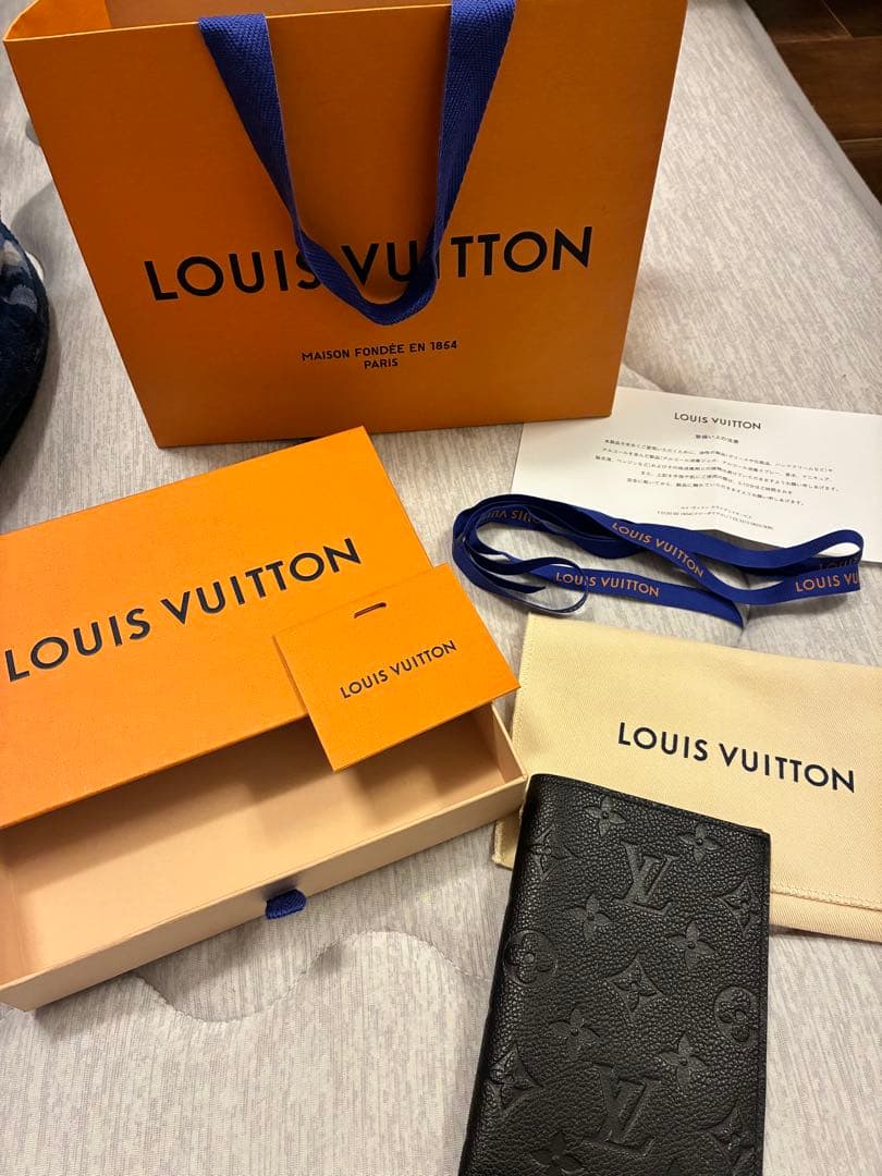 LOUIS VUITTON パスポートケース ブラック　新品未使用 LOUIS VUITTON（ルイ・ヴィトン） パスポートケース クーヴェル
