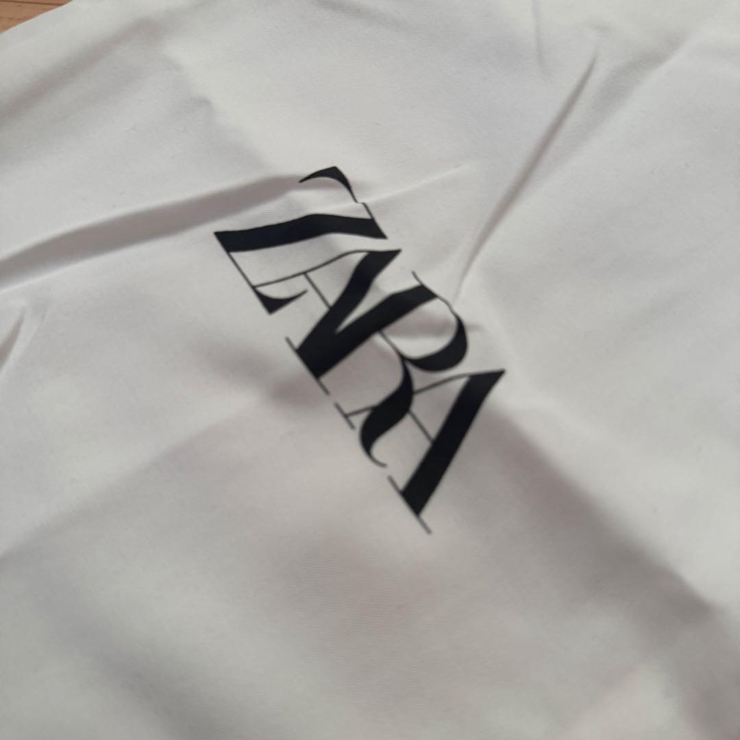 ZARA ホワイト ショッパー 約22cm x 32cm ザラ 大きめ - メルカリ