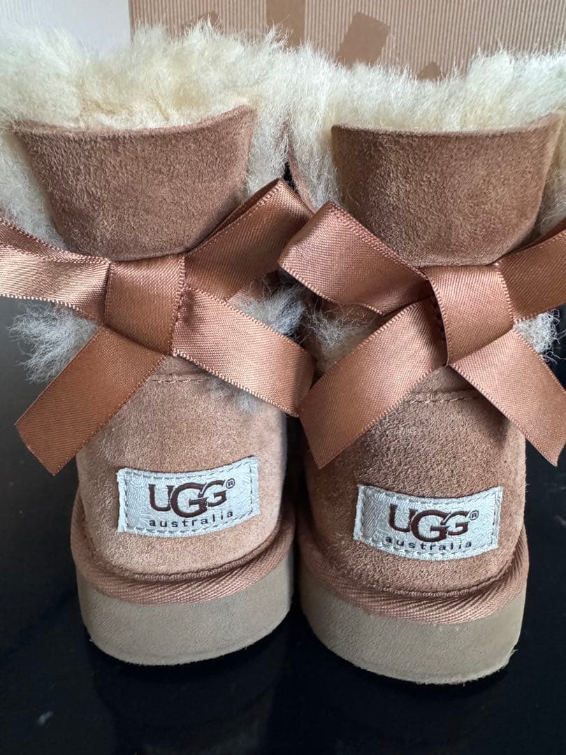 UGG ブラウン リボン付きブーツ21センチ　箱付き　試着のみ