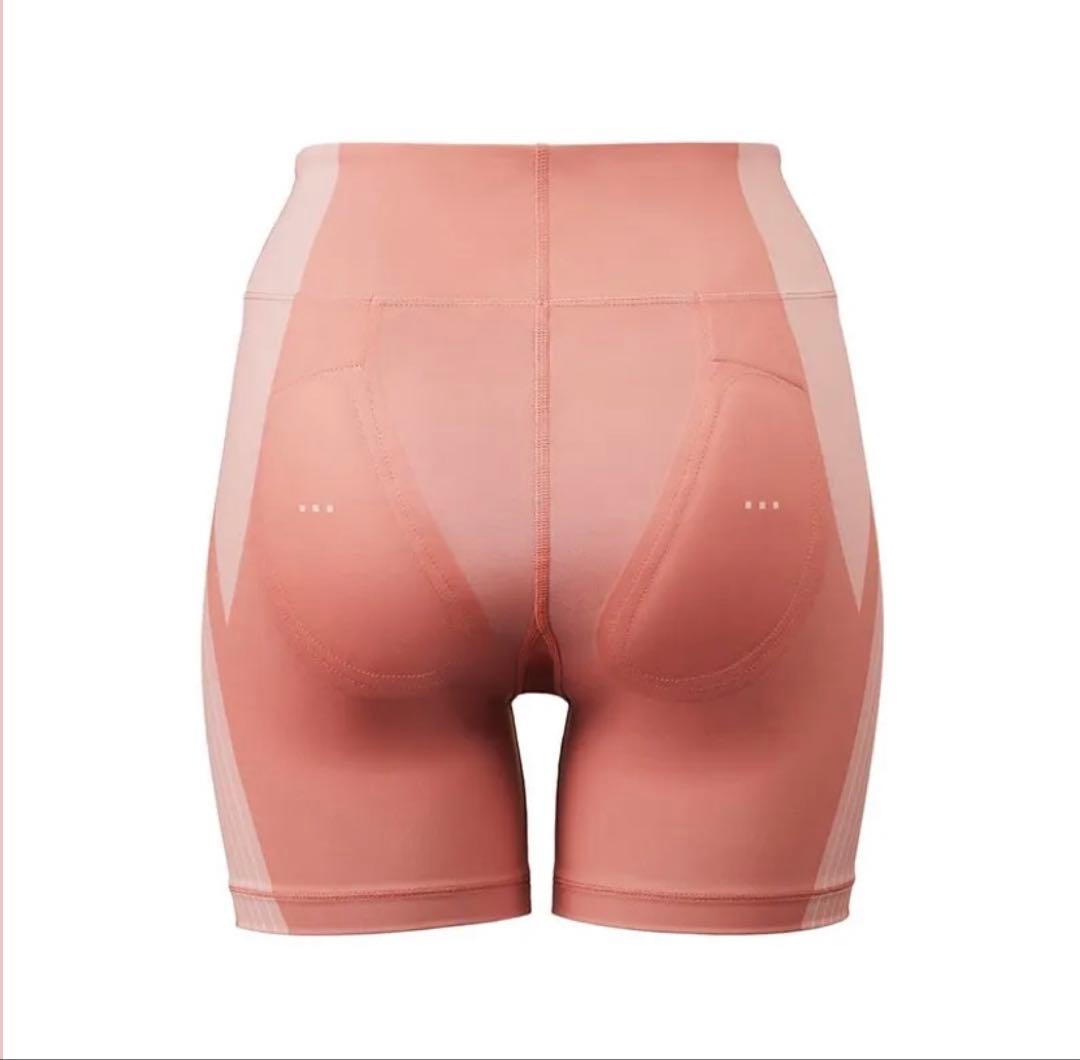 フィット感のあるピンクショートパンツ