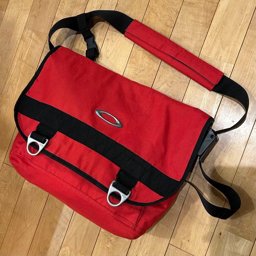 00s OAKLEY オークリーショ ルダー メッセンジャーバッグ メタルロゴ