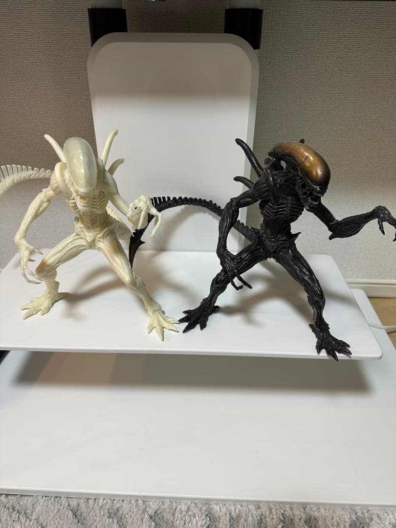 エイリアン フィギュア 2体セット - メルカリ