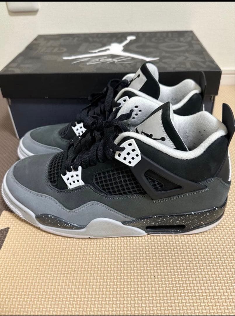 Air Jordan 4 Fearグレー/ブラック/ホワイト