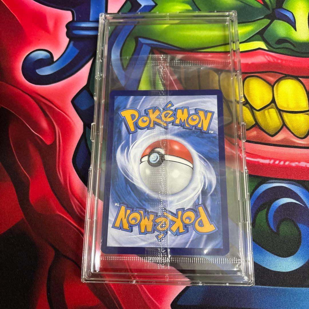 バティックシャツを着たピカチュウ インドネシア 未開封 - メルカリ