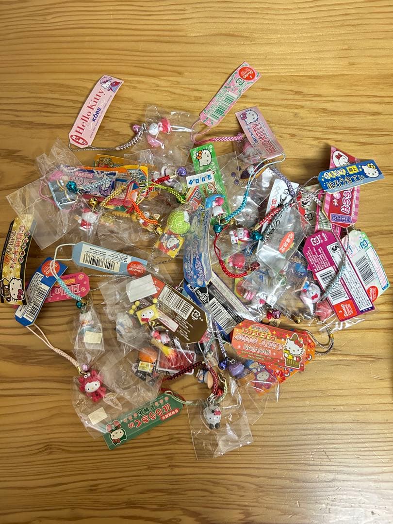 ご当地キティ　39個　根付け・ストラップ まとめ売り