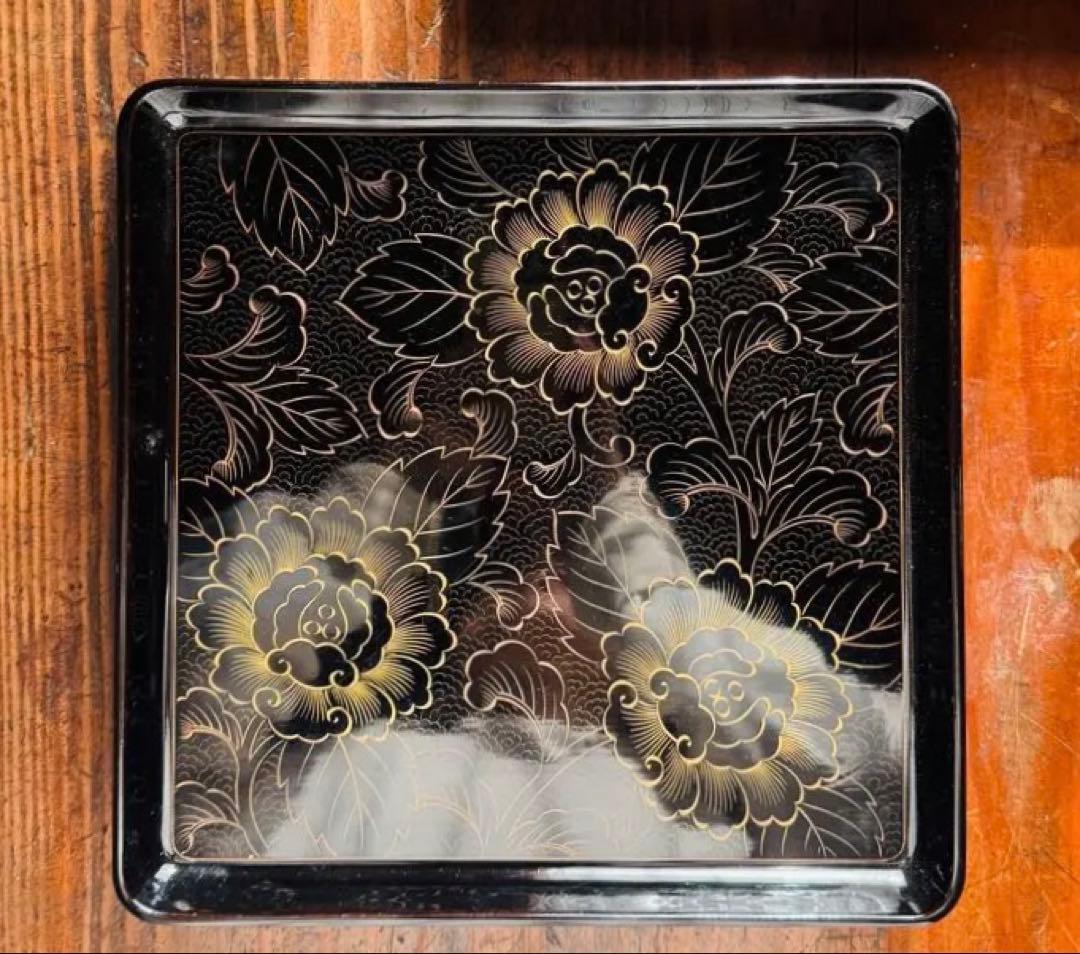 輪島塗 木製 四方盆 沈金花文 2膳 膳足堅地 御膳沈金 お正月 美術品 漆