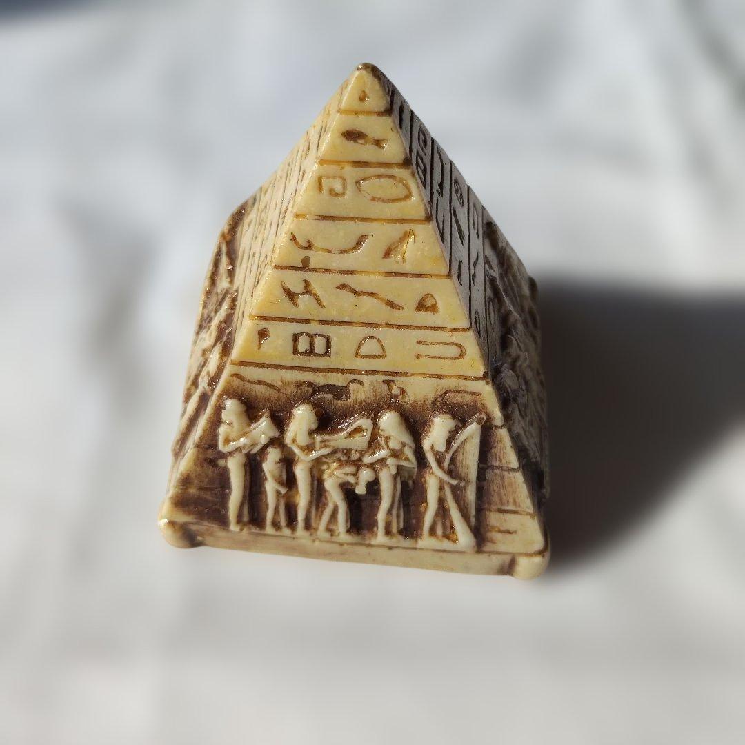 エジプト象形文字彫刻 ピラミッド型