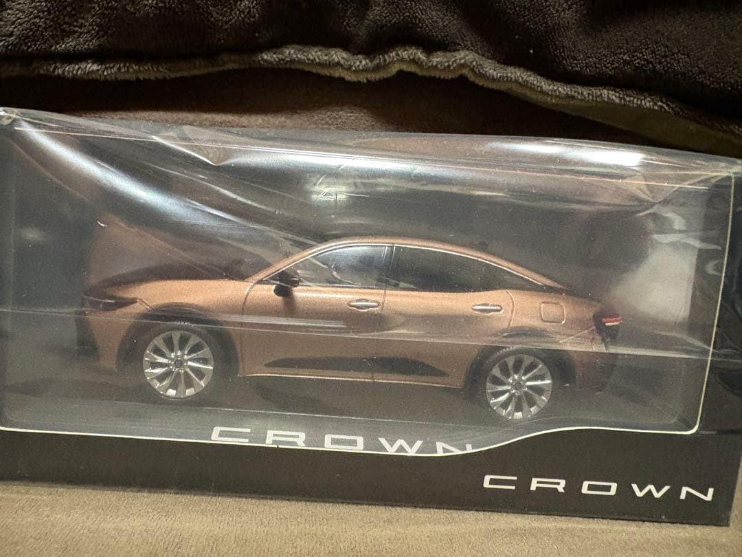 トヨタ クラウン クロスオーバー 非売品ミニカー ケース付き カラーサンプル ミニカーショップグローバル - 1/30 トヨタ カラーサンプル 非売品