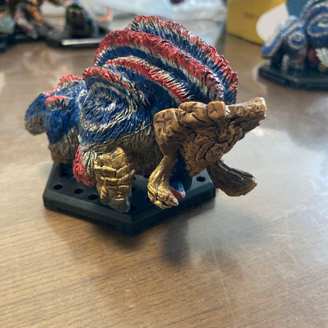 モンスターハンターフィギュア ガムート、銀嶺ガムート - メルカリ