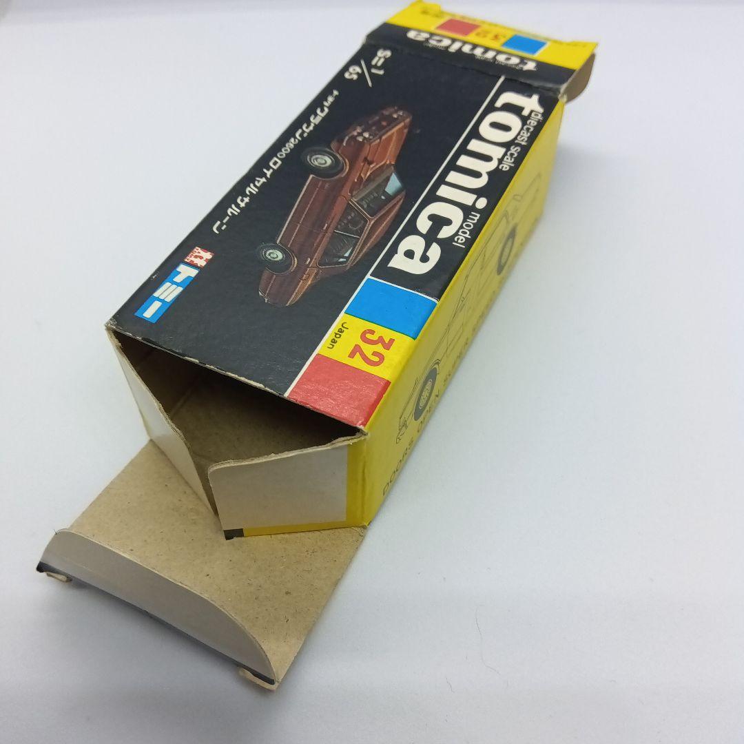 絶版トミカ 黒箱 32 トヨタ クラウン ロイヤルサルーン 高島屋 特注