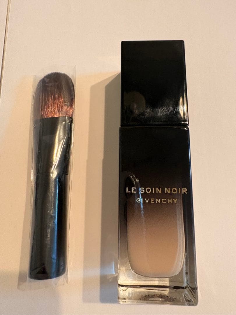 【新品】ジバンシイGIVENCHY ソワンノワール セラム ファンデーション