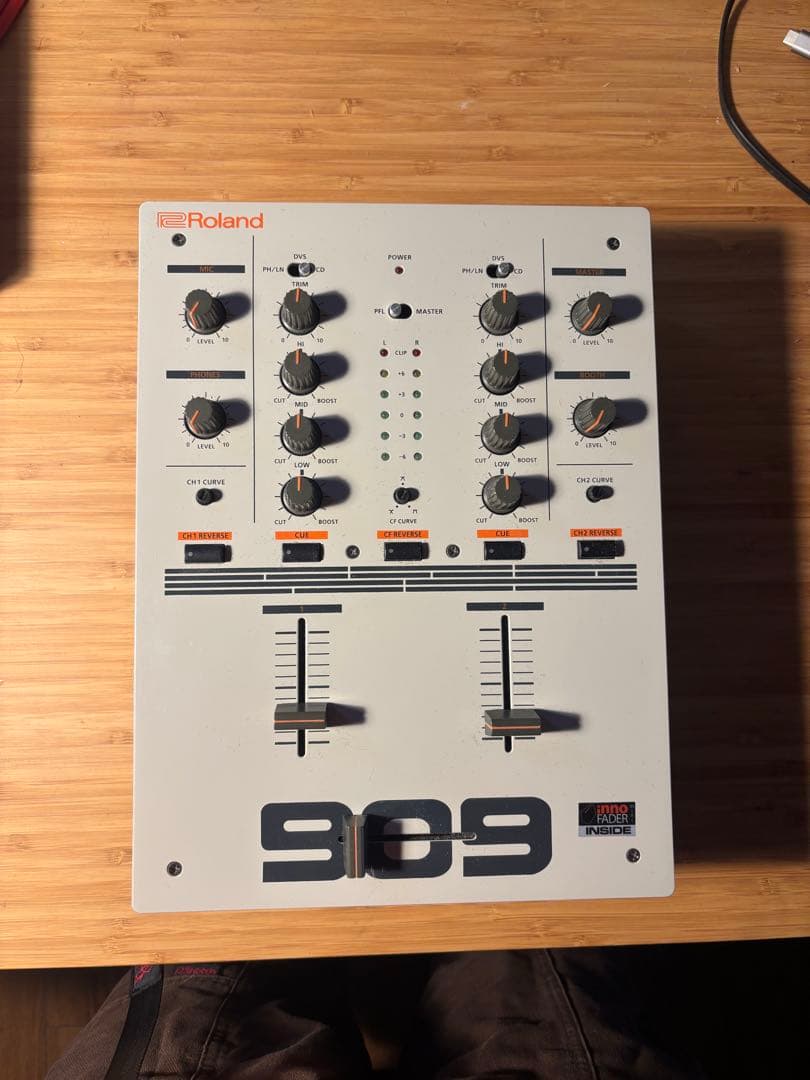 ぱ*ん様 Roland DJ-99 Rolandから909のデザインをされたスクラッチミキサー「DJ-99」が誕生