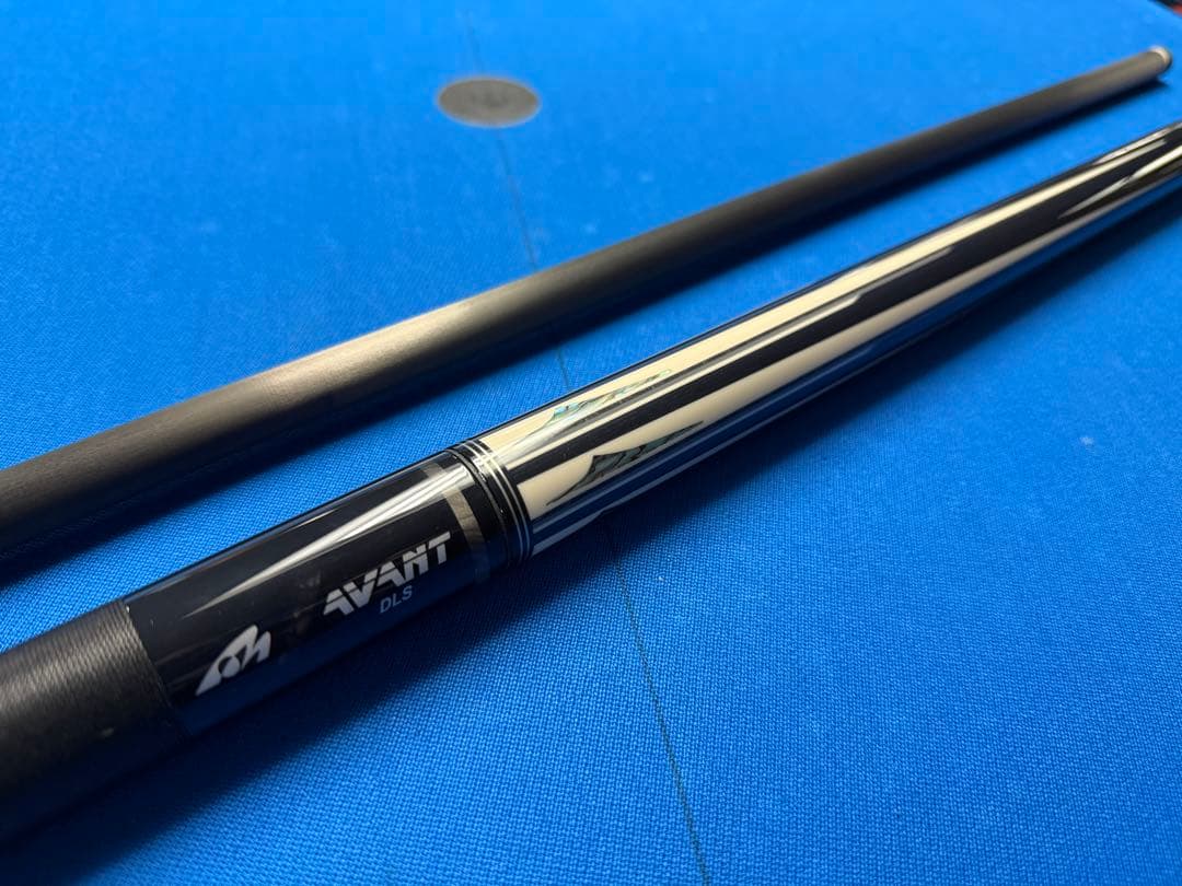 Mezz Cues AVANT & IGNITE ビリヤードキューセット Mezz Cues AVANT & IGNITE Billiard Cue Set with Case, Adjustable
