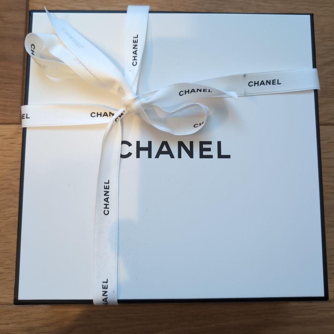 CHANEL ギフトボックス ハンドクリーム 香水　パリパリ