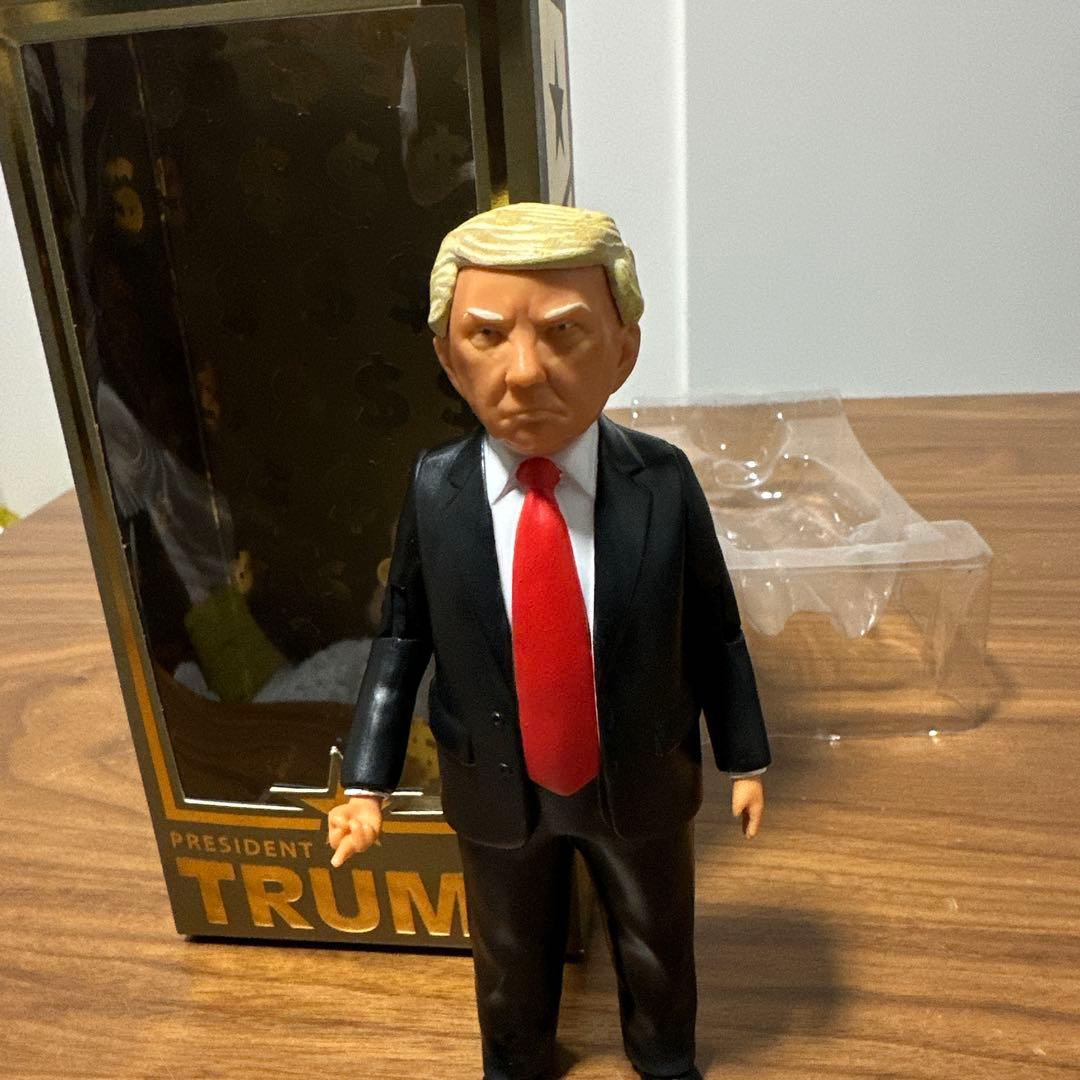 トランプ大統領 リアルライフアクションフィギュア Amazon.co.jp: 【DID】1/6 アクション フィギュア ドナルド・トランプ