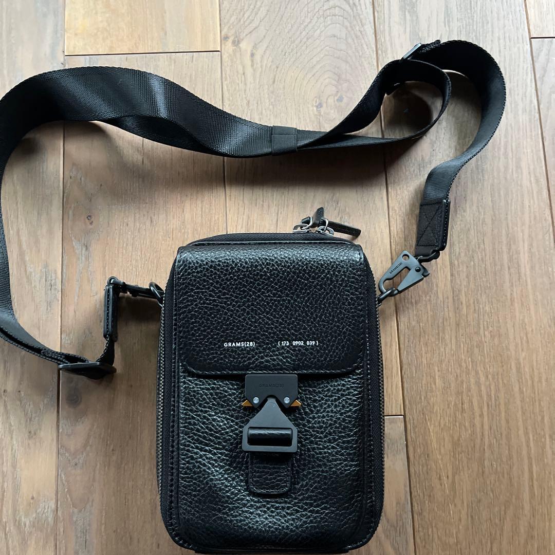 GRAMS(28) 173 モバイル・クロスボディバッグ　グラムス　ブラック