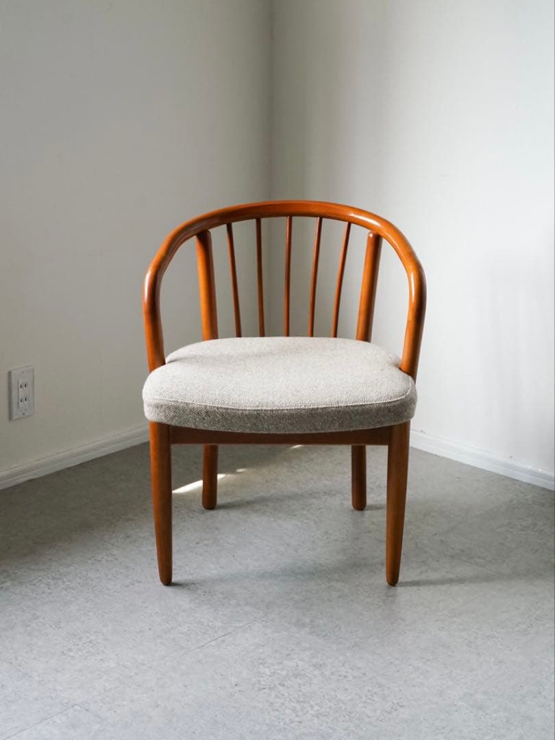 【アン】karimoku オールドカリモク vintage アームチェア 人気のkarimoku(カリモク家具)のオールドカリモク アームチェアです